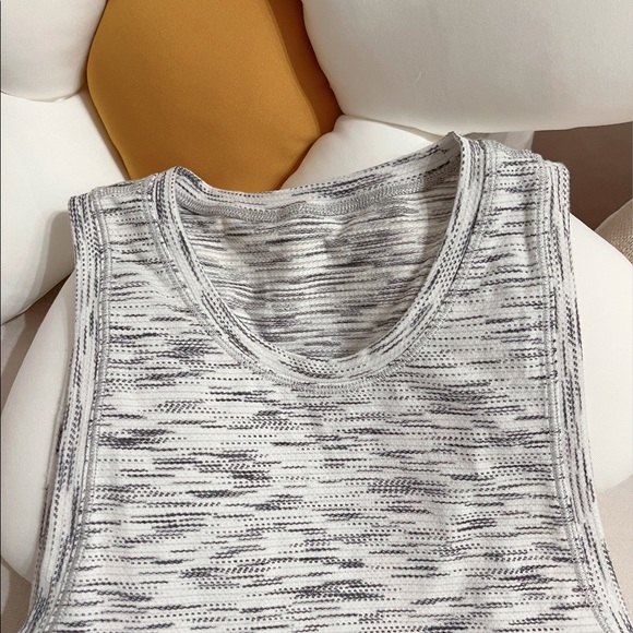 Lululemon Tank - Picture 1 of 2